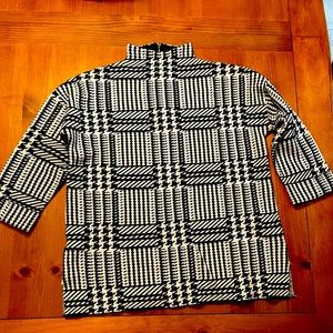 Max Studio mock turtleneck sweater with 3/4 length sleeve. Size XL